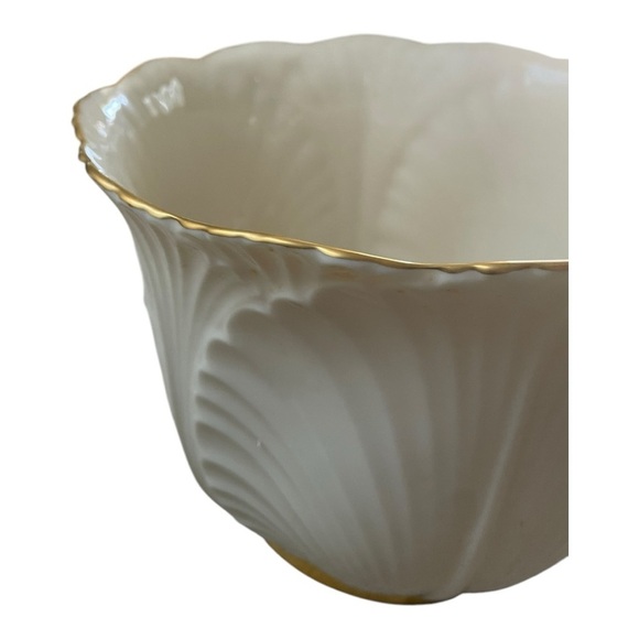 Lenox Corinthian Large Bowl Gold Trim Porcelain - Picture 5 of 6